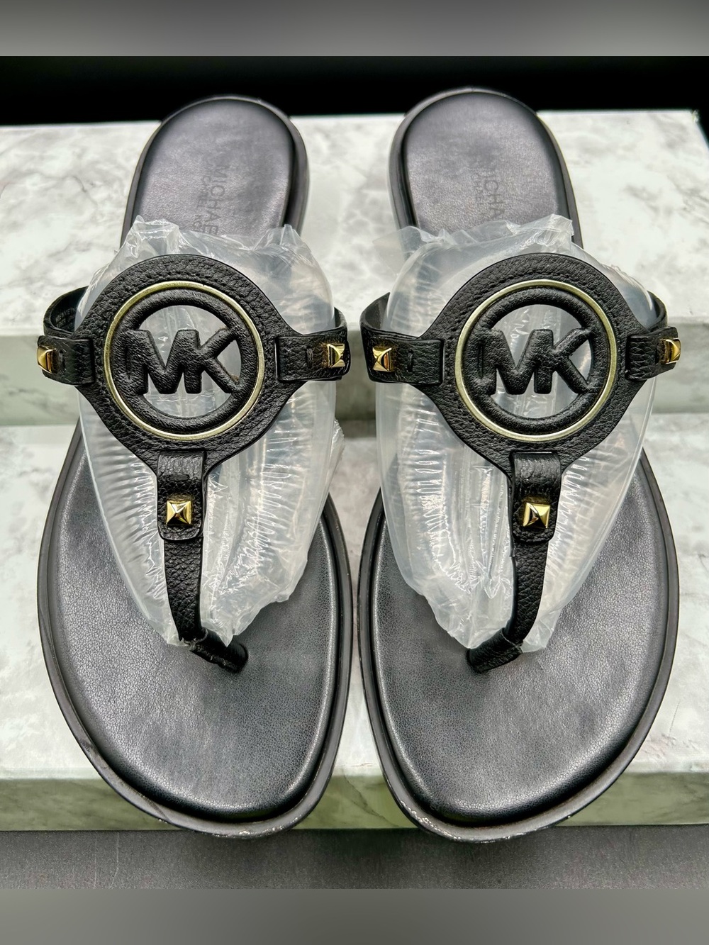 MICHAEL MICHAEL KORS Aubrey Cutout Black Leather T-Strap Sandals. Size 8 - Picture 5 of 11